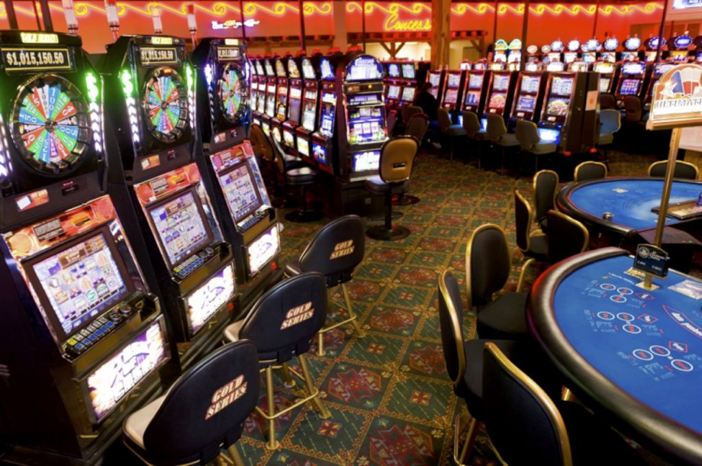 4 reasons why people prefer online casinos