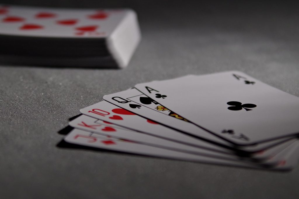 Bridge vs Poker – The battle of cards