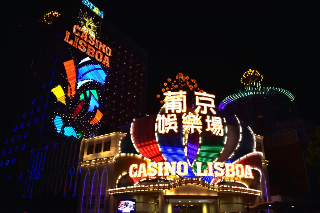 3 reasons why online casinos will entertain you for hours
