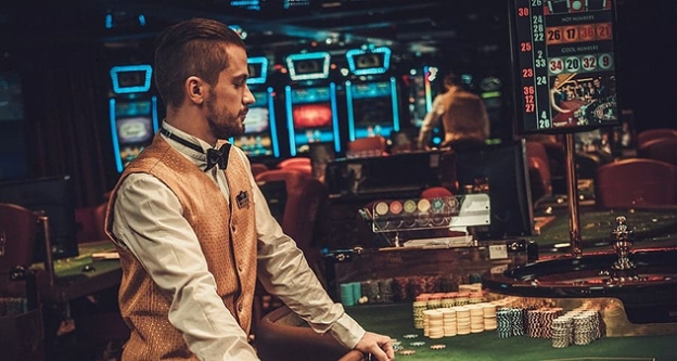 Casino Dealer Career: How to Become a High-Paid Casino Pro