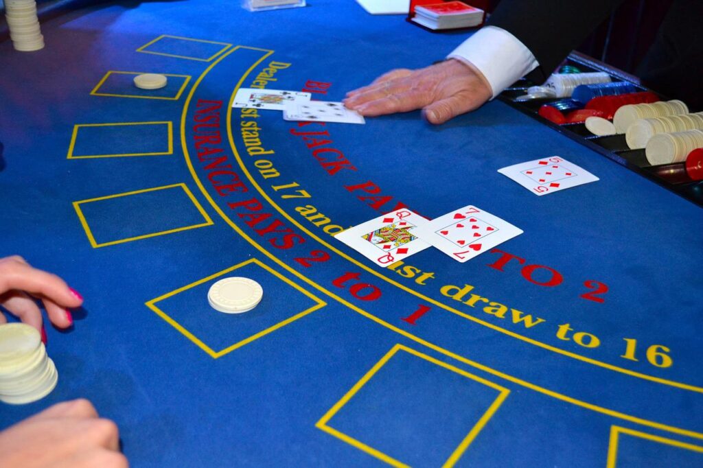 How online casinos create an immersive experience
