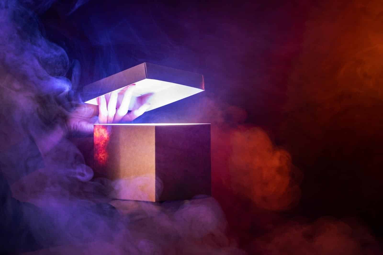 Verde Casino's Enigma Gifts Program Sparks Debate Over Hidden Perks in UK Gaming